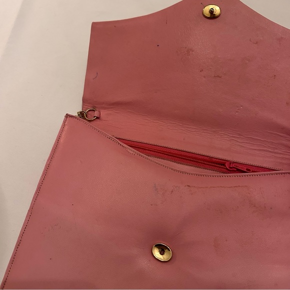 Vintage Pastel Pink Purse With Flower Gold Chain And Magnetic Clasp - Picture 7 of 7